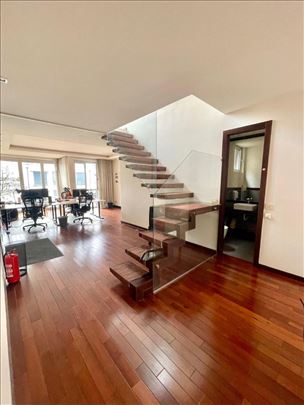 Luksuzan dupleks na Vračaru kod hrama