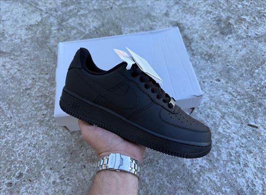 Nike Air Force 1 triple Black 