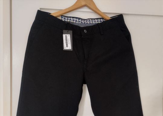 Nove crne slim fit pantalone Paulo Boselli