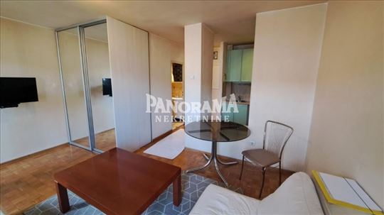 Novo Obalskih Radnika garsonjera od 28m2 uknjižena