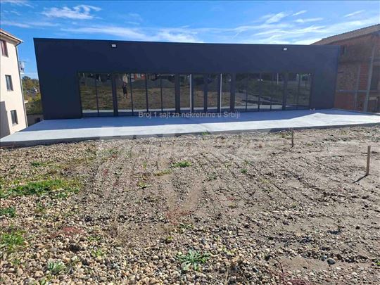 Poslovni objekat/magacin ibarska magistrala meljak