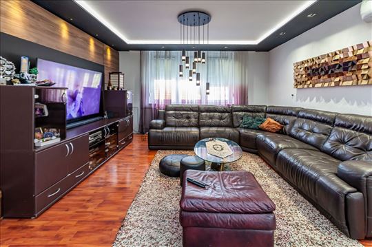 Prostran četvorosoban stan od 145 m² u Medoševcu –