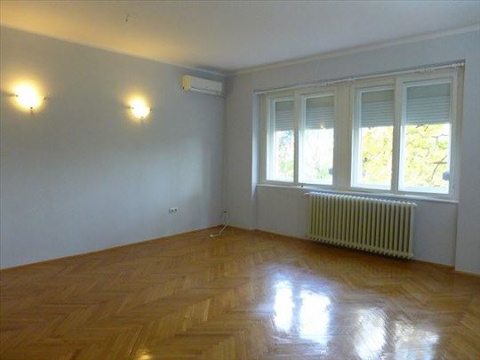 Senjak, 82m2, trosoban, za poslovne namene,parking