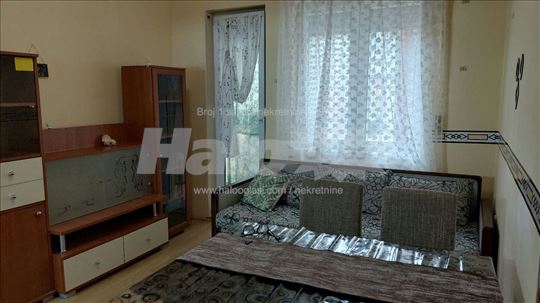 Somborska 9,  30m2. Odvojena spavaća soba, terasa