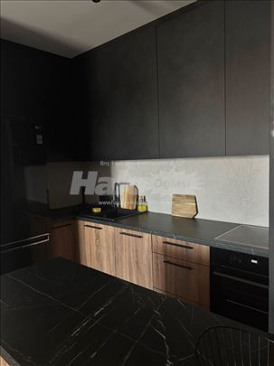 Stan na Novom Beogradu sa garaznim mestom