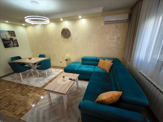 Ušuškan, miran, kompletno renoviran stan