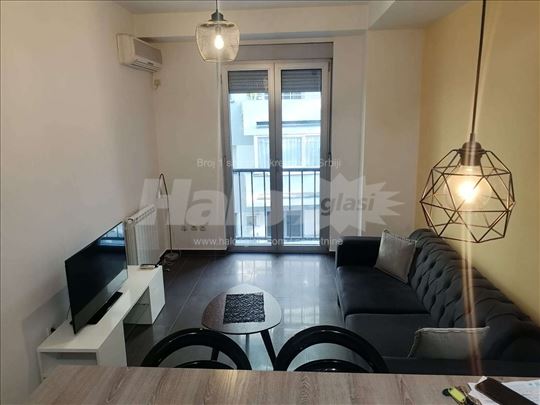 Vlasnik prodaje lux stan