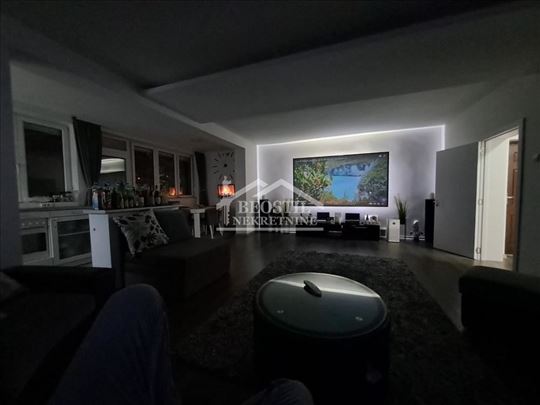 Zemun - 3.0, + terasa + dvorište, 2 parking mesta