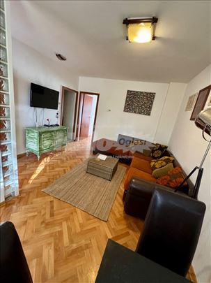 Dvosoban, Karadjordjev Trg