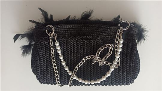 Elegantna ručno heklana crna torba 