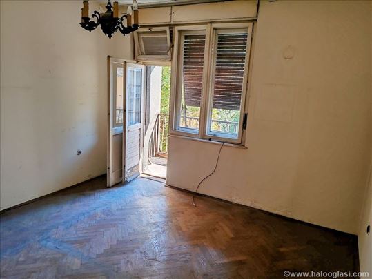 Fantastičan salonski stan u ulici Kralja Petra