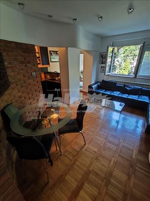 Izdajem stan u centru