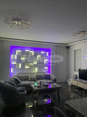 Izdavanje stana u prizemlje kuće , odvojen ulaz .