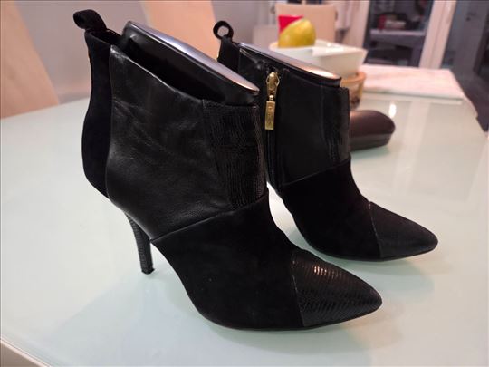 Kozna Guess cizme br.36