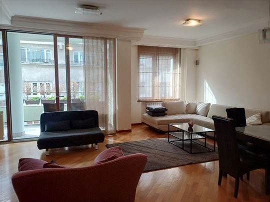 Kvalitetan stan sa garažom kod Hrama, ID 3430