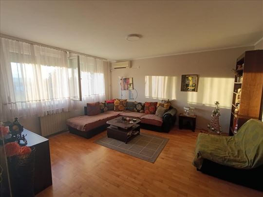 Mladenovac, 25. maj, 79 m2