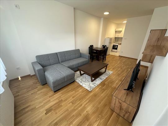 Nov namešten dvosoban stan-NS Skver 400e