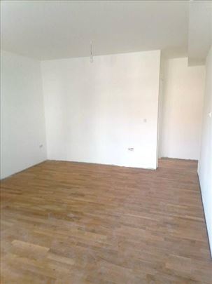 Odličan 3,5 stan na Ledinama, blizina "Vila Mara"