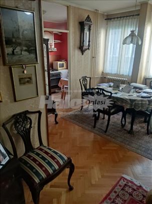 Prodaja dvoiposobnog stana