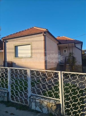 Prodajem kuću u centru Gornjeg Milanovca