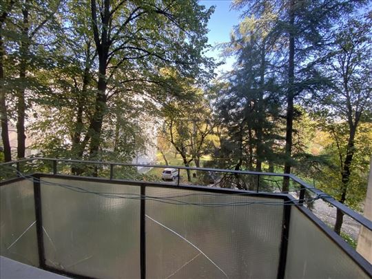 Retko u ponudi okružen zelenilom, Ljuba Vučkovića,