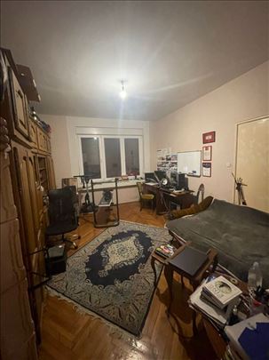 Salonac sa dvorištem u centru grada, Takovska