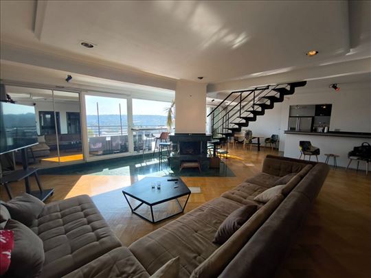 Stan sa sopstvenim bazenom kod Hrama Svetog Save