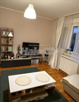 Stan u centru Banovog brda