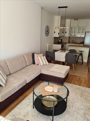 Ugaona, sve novo, sa mehanizmom