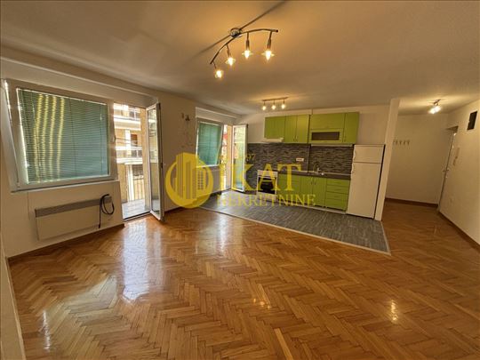 Vukov spomenik, Zahumska, 60m2 sa prostranom ostav