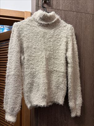 Čupavi ženski džemper