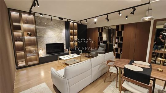 Ekskluzivan dizajnerski stan u Hercegovačkoj