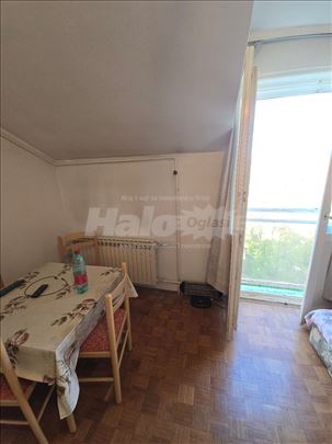 Garsonjera u Trsteniku. 