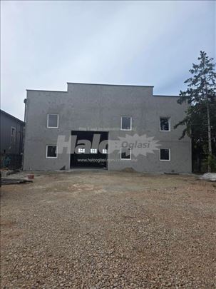 Hala (sa kancelarijskim prostorom), 900m2, 