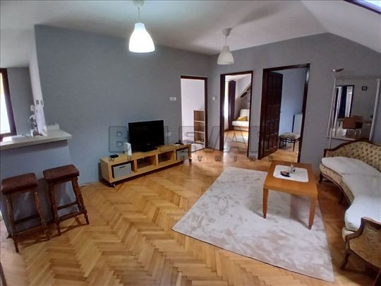Izdaje se četvorosoban stan u blizini Pravnog faku
