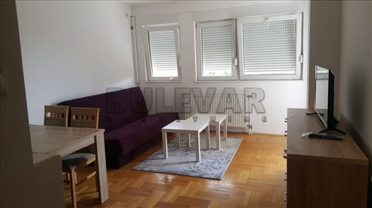 Izdaje se jednoiposoban stan kod Filozofskog Fakul