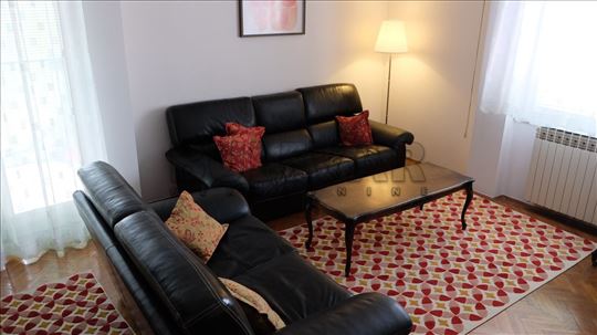 Izdaje se odličan stan u centru Niša, 75m2