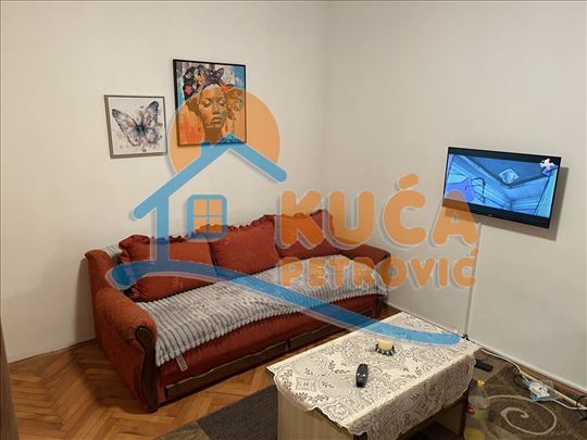 Izdaje se stan na Panteleju !