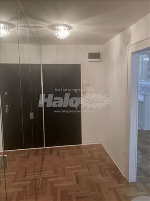 Izdajem dvoiposoban polunamešten ili namešten stan