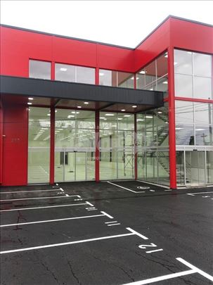 Jedinstven Lokal u Vojvođanskoj ulici 