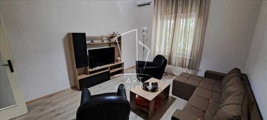 Kod Politike, odličan 2s ID#12784