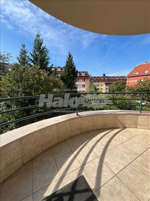 Lux četvorosoban stan sa parkingom