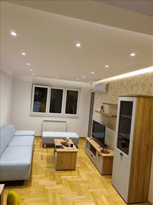 Lux Trosoban Banjica - Parking u ceni