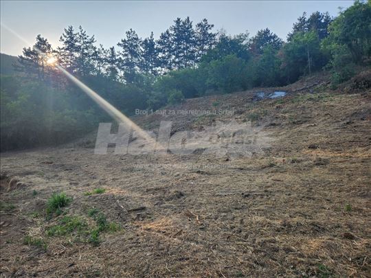 Plac u selu Jazak, 5 minuta od Vrdnika