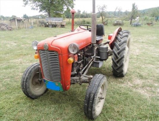 Prodajem traktor 539 i MT veoma povoljno