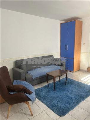 Stan sa parking mestom