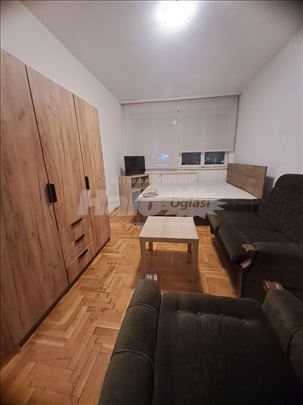 Banovo brdo,kod bioskopa Roda,1.0 namešten,I sprat