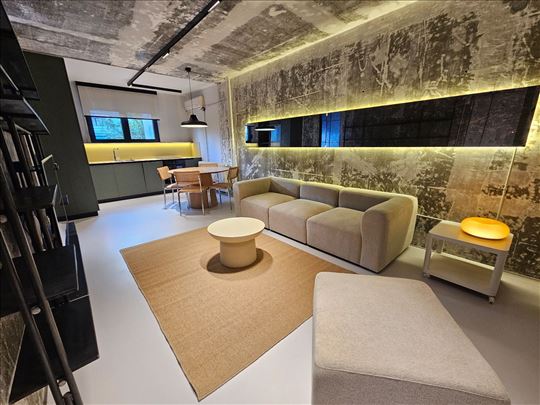 Dizajnerski "Industrijski" stan na Vračaru