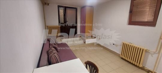 Garsonjera na Bežanijskoj kosi 3