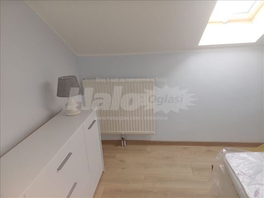 Izdaje se namešten stan u Novim Banovcima